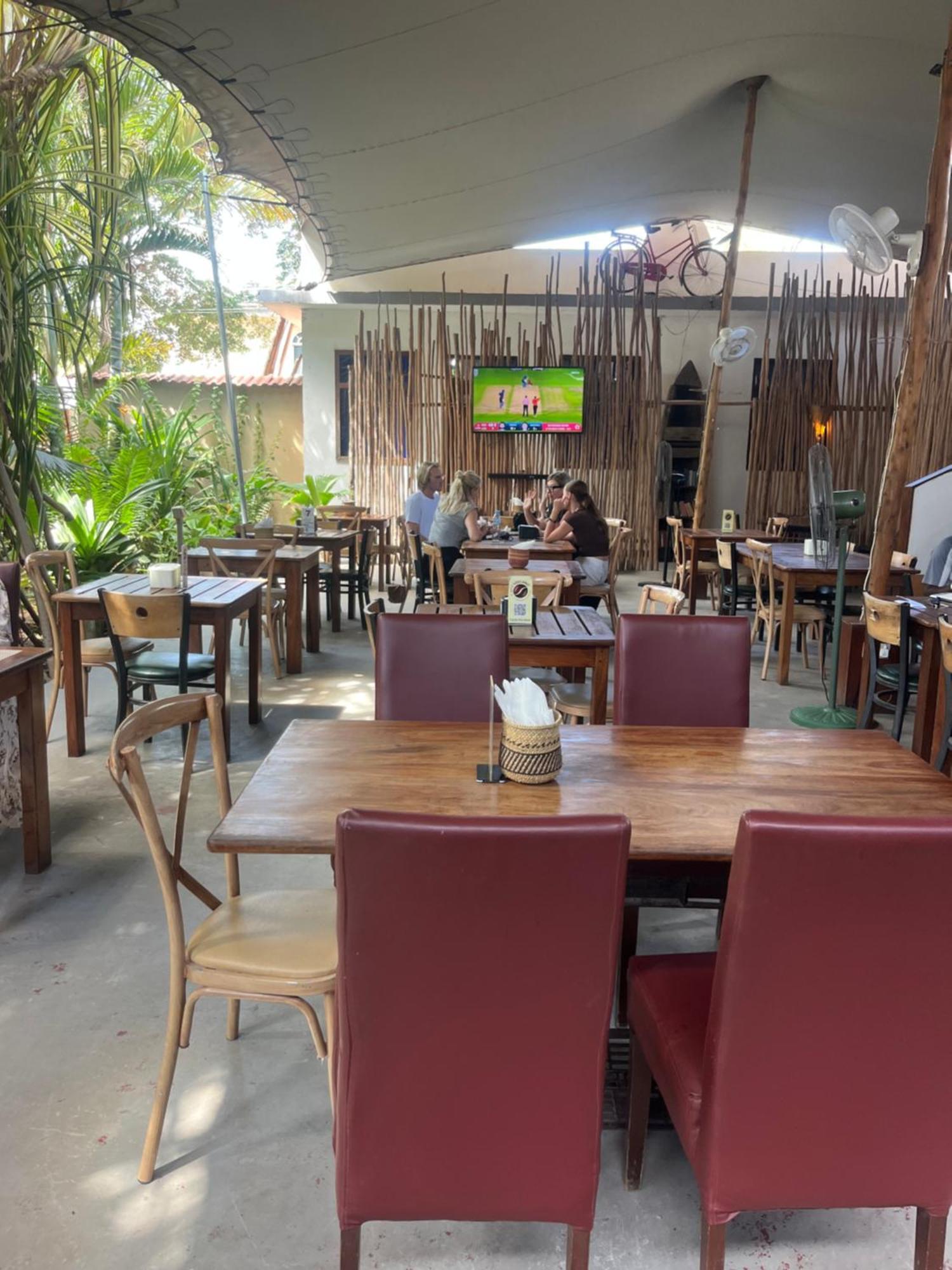 Отель 27 Cafe Airport Занзибар