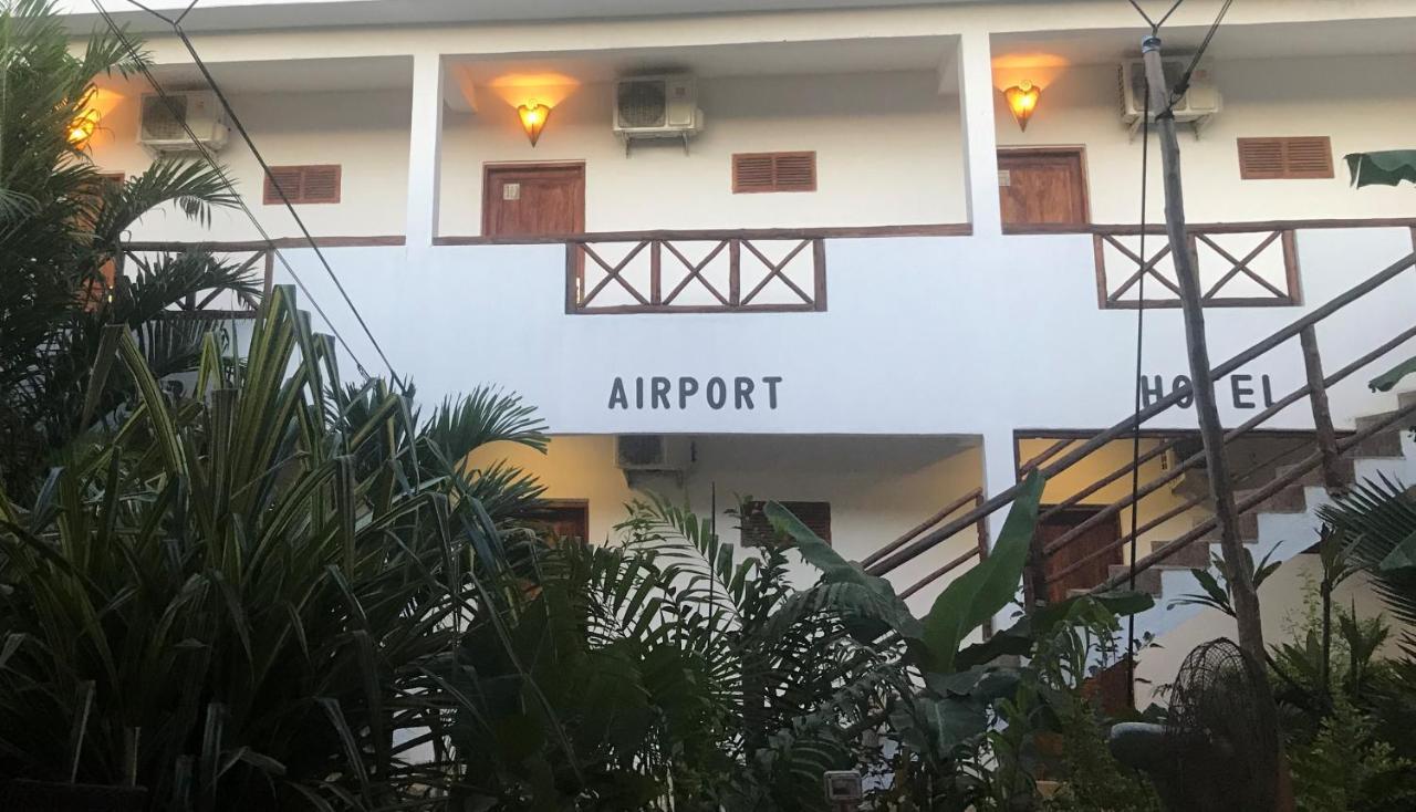 Отель 27 Cafe Airport 3*